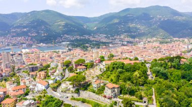 La Spezia, İtalya. Hill del Poggio 'da. Şehir manzarası, hava manzarası 
