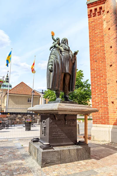 Vasteras, Suecia - 23 de junio de 2019: Estatua del Obispo Johannes Rudb — Foto de Stock
