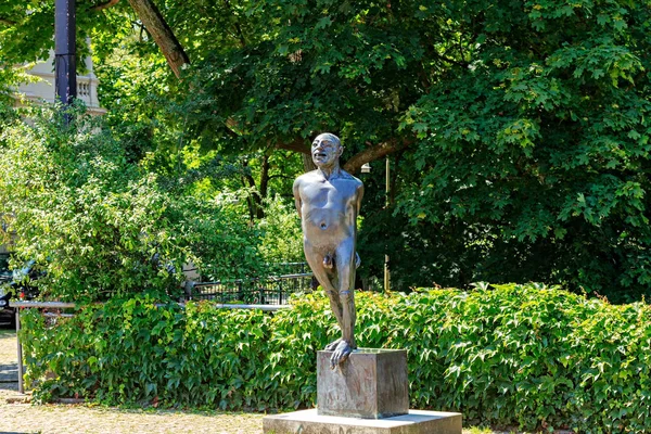 Bremen, Tyskland - 28 juni 2019: "Mannen i masken", skulptur — Stockfoto