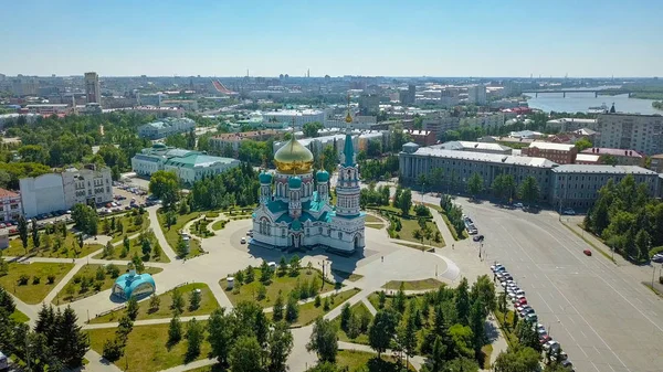 Katedrála Nanebevzetí Panny Marie, panoramatický výhled na město. Omsk, Rusko, od Dron — Stock fotografie