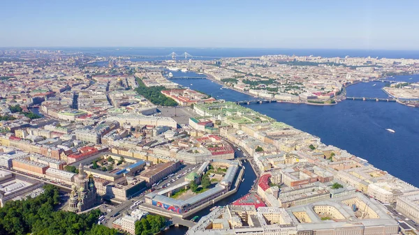 Vista aérea panorámica del centro de la ciudad de San Petersburgo en claro tiempo soleado, Rusia, Desde Drone — Foto de Stock