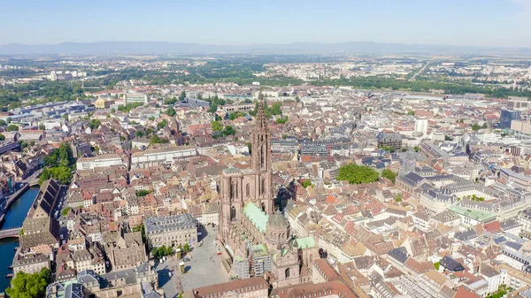 Estrasburgo, França. A parte histórica da cidade, Catedral de Estrasburgo, Vista Aérea — Fotografia de Stock