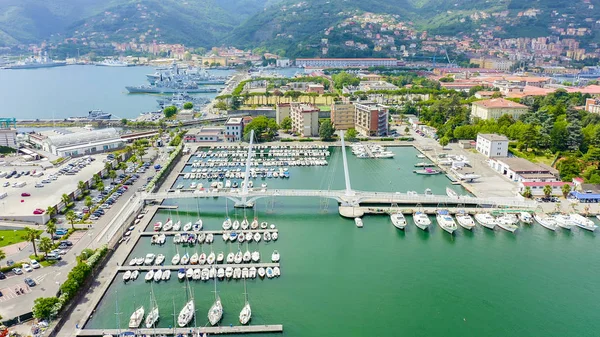 La spezia, Italien. Brücke thaon di schwelgen. Blick von oben, Luftaufnahme — Stockfoto