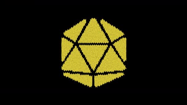 Der Symbolwürfel d20 ist aus einem Wollfaden gestrickt. Stricken wie ein Pullover — Stockvideo