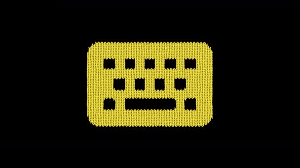 O teclado de símbolo tricota-se de um fio lanoso. Tricotar como uma camisola — Vídeo de Stock