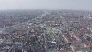 Kopenhag, Danimarka. Şehrin merkezi tarihi bölümünün genel panoraması. 4k