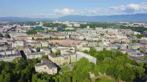 Ženeva, Švýcarsko. Let nad centrální částí města. Plen de Plenpale Square. 4K — Stock video