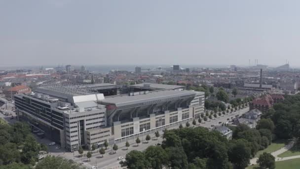 Copenhague, Danemark. Le Parken Stadium (Telia Parken) est un stade de Copenhague. Lieu des matches UEFA Euro 2020. Vue aérienne. 4K — Video
