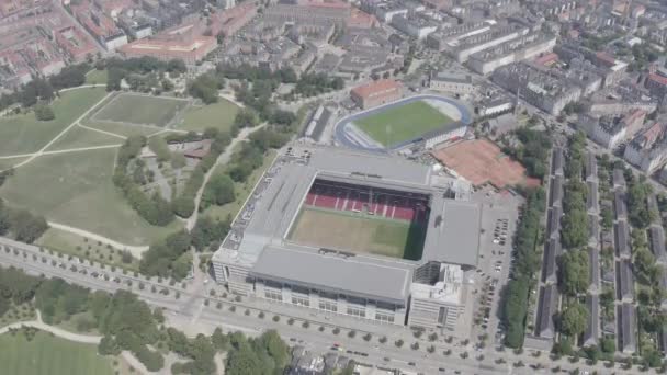 Kopenhadze, Dania. Stadion Parken (Telia Parken) – Stadion w Kopenhadze. Miejsce meczów UEFA Euro 2020. Widok z lotu ptaka. 4K — Wideo stockowe