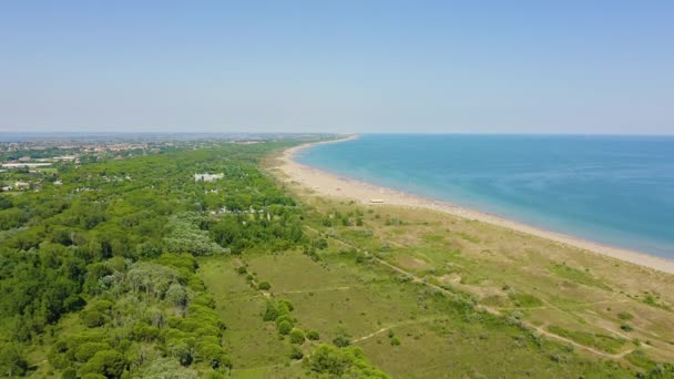 Venecia, Italia. Playas de Punta Sabbioni. Cavallino-Treporti. Clima claro y soleado. 4K — Vídeo de stock