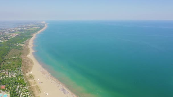 Venedig, Italien. Stränder på Punta Sabbioni. Cavallino-Treporti. Klart soligt väder. 4K — Stockvideo