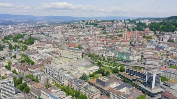 Lausanne, Švýcarsko. Let nad centrální částí města. 4K — Stock video