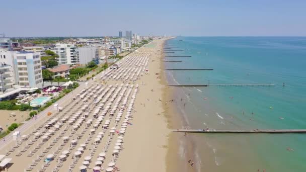 İtalya, Jesolo. Lido di Jesolo ya da Jesolo Lido, Venedik 'in Jesolo şehrinin plaj bölgesi. 4K — Stok video