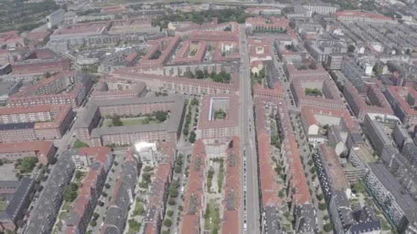 Copenhague, Dinamarca. Techos rojos del distrito de Outer Osterbro de Copenhague. Vista aérea. 4K — Vídeos de Stock