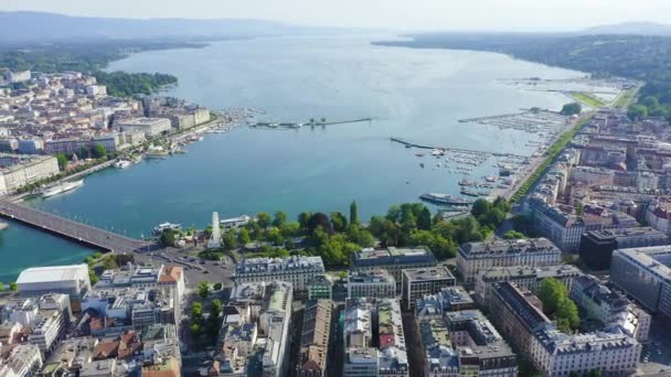 Ginebra, Suiza. Vuelo sobre la parte central de la ciudad. Lago Geneva. 4K — Vídeos de Stock