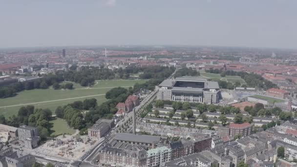 Kopenhag, Danimarka. Parken Stadyumu (Telia Parken) Kopenhag 'da bulunan bir stadyum. Maç ların yapılacağı yer 2020 Euro. Havadan görünüm. 4k — Stok video