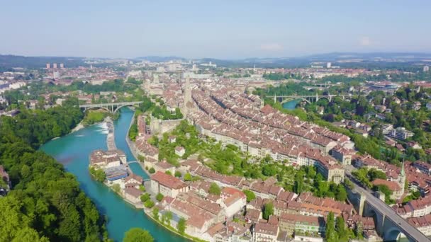 Berna, Suiza. Centro histórico de la ciudad, vista general, Son río. 4K — Vídeos de Stock