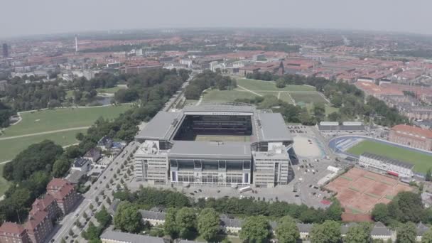 Kopenhadze, Dania. Stadion Parken (Telia Parken) – Stadion w Kopenhadze. Miejsce meczów UEFA Euro 2020. Widok z lotu ptaka. 4K — Wideo stockowe