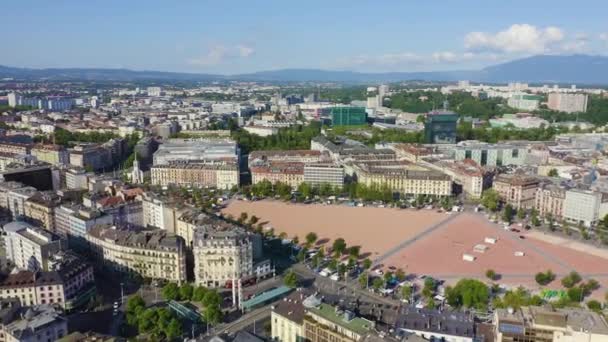 瑞士日内瓦。在市中心上空飞行。普朗德全会苍白的广场。4K — 图库视频影像