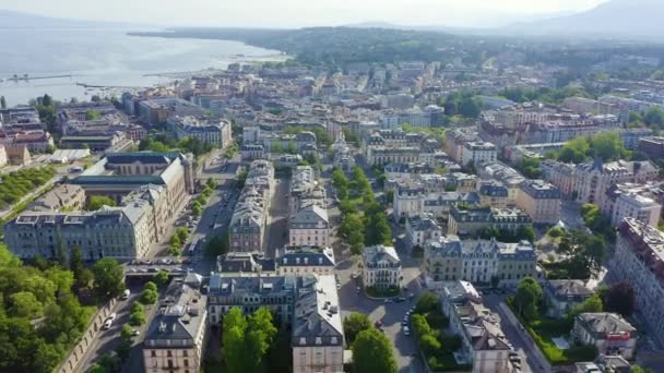 Genève, Suisse. Survol de la partie centrale de la ville. Lac Léman. 4K — Video