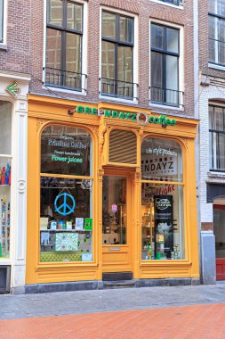 Amsterdam, Hollanda - 30 Haziran 2019: Şehrin eski evleri. 