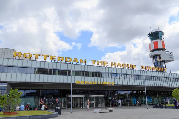Rotterdam, Den Haag - 1 juli 2019: Rotterdam Den Haag Airport — Stockfoto