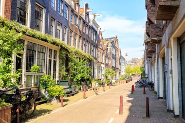 Amsterdam, Hollanda - 30 Haziran 2019: Tarihi şehir merkezi