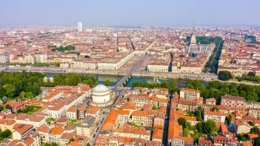 Torino, İtalya. Şehrin üzerinde uçuş. Katolik Kilisesi Gran Madre Di Dio, Hava Görüntüsü 