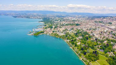 Lozan, İsviçre. Şehrin merkez kısmının üzerinde uçuş. Cenevre Gölü kıyısı, Hava Manzarası 