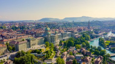 Bern, İsviçre. Federal Saray - Bundeshaus, Tarihi Şehir Merkezi, Genel Görünüm, Hava Manzarası 