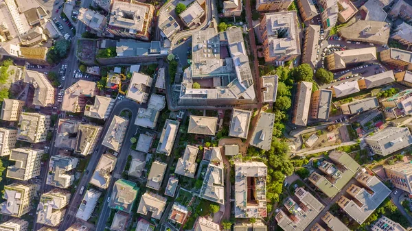 Janov, Itálie. Centrální část města. Stanice - Janova Piazza Principe, letecký pohled, hlava nad záběrem — Stock fotografie