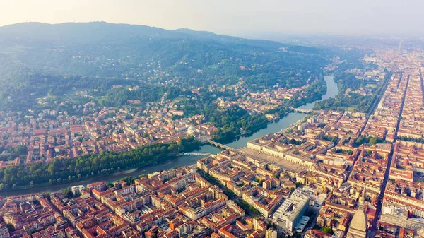 Turin, Italien. Flug über die Stadt. Historisches Zentrum, Draufsicht, Luftaufnahme — Stockfoto