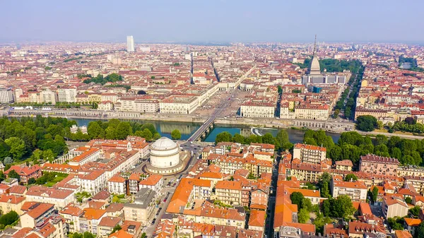 Torino, Olaszország. Repülés a város felett. Katolikus plébániatemplom Gran Madre Di Dio, Aerial View — Stock Fotó