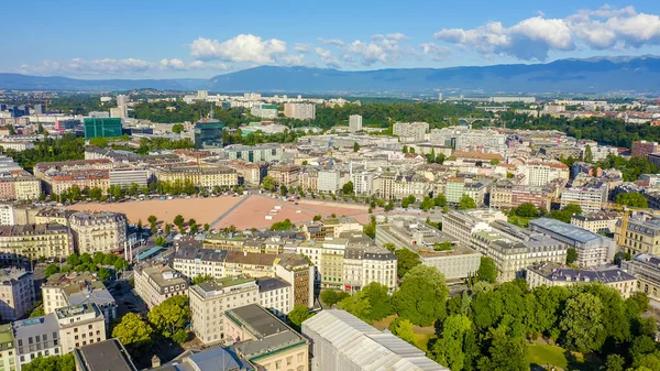 Женева, Швейцария. Полет над центральной частью города. Площадь Плен-де-Пленпале, вид с воздуха — стоковое фото