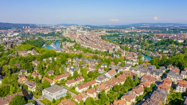 Bern, Swiss. Pusat kota bersejarah, pandangan umum, Sungai Aare, Pemandangan Udara — Stok Foto