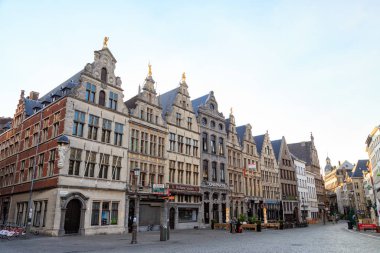 Antwerp, Belçika - 2 Temmuz 2019: Merkezi meydandaki evler