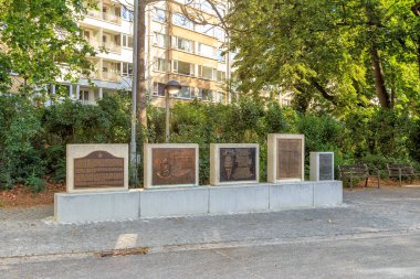 Antwerp, Belçika - 2 Temmuz 2019: Stadspark 'taki Anma Plaketleri