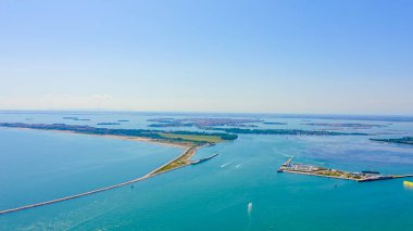Venedik, İtalya. Venedik 'in genel manzarası ve adaları. Venedik gölü. Açık güneşli hava, Hava Görünümü 