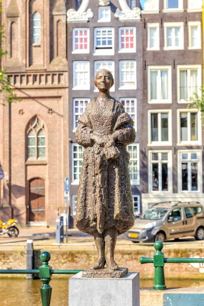 Amsterdam, Holandia - 30 czerwca 2019: Historyczne centrum miasta — Zdjęcie stockowe