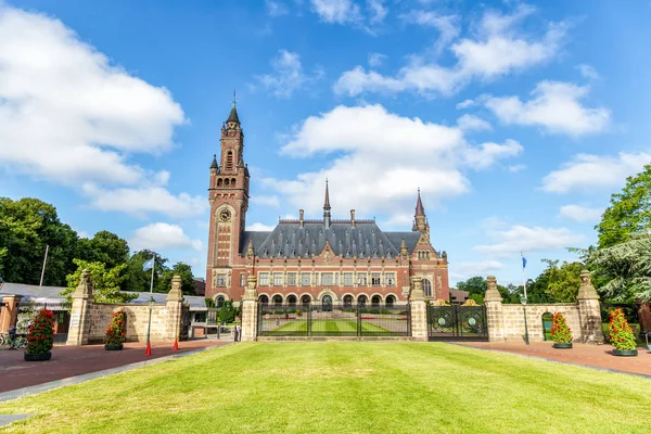 Niederlande, Den Haag - 1. Juli 2019: Friedenspalast "vredespalei — Stockfoto