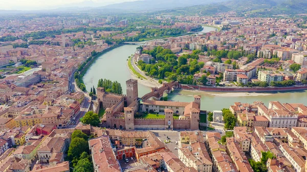 Verona, Italy. Flying over the historic city center. Castelvecchio Castello Scaligero, summer, Aerial View — Stock Photo, Image