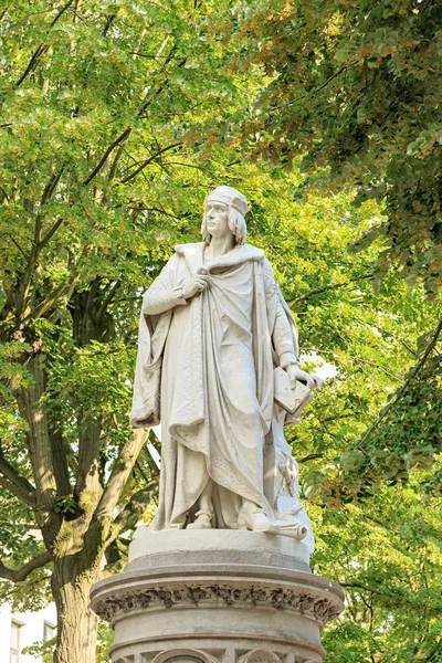 Antwerp, Belgium - July 2, 2019: Statue of Quinten Massijs (I), — Stock Photo, Image