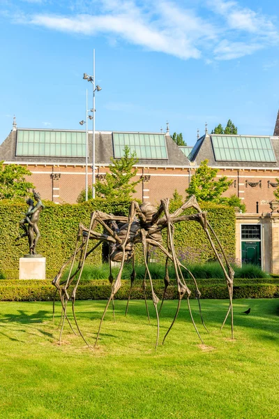 アムステルダム,オランダ- 2019年6月30日:スペインからの彫刻 — ストック写真