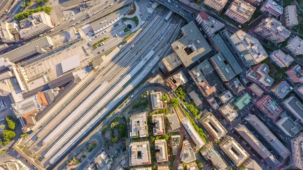 Génova, Italia. Parte central de la ciudad. Estación - Génova Piazza Principe, Vista aérea, CABEZA SOBRE TIRO — Foto de Stock