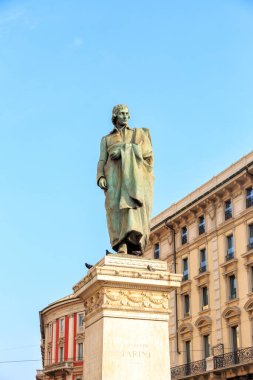 Milan, İtalya. İtalyan şair Giuseppe Parini 'nin anıtı, Piaz.