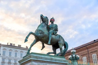 Torino, İtalya. Kasaba meydanı Piazzetta Reale. Dioscurres: Castor an