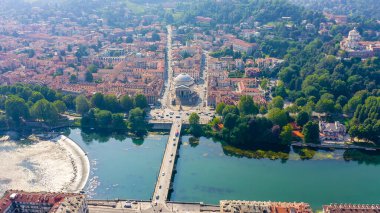 Torino, İtalya. Şehrin üzerinde uçuş. Katolik Kilisesi Gran Madre Di Dio, Hava Görüntüsü 