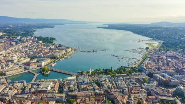 Cenevre, İsviçre. Şehrin merkez kısmının üzerinde uçuş. Geneva Gölü, Hava Görüntüsü 