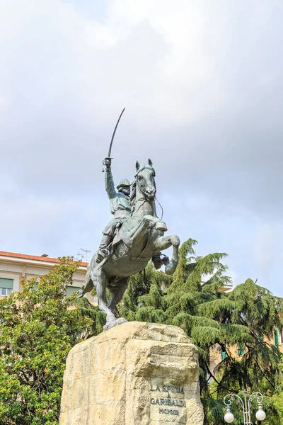 La Spezia, Italien. Ryttarmonument över Giuseppe Garib — Stockfoto