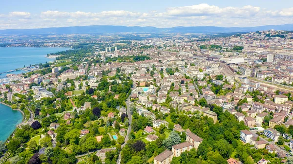 Lozanna, Szwajcaria. Lot nad centralną częścią miasta. Wybrzeże Jeziora Genewskiego, Widok z powietrza — Zdjęcie stockowe